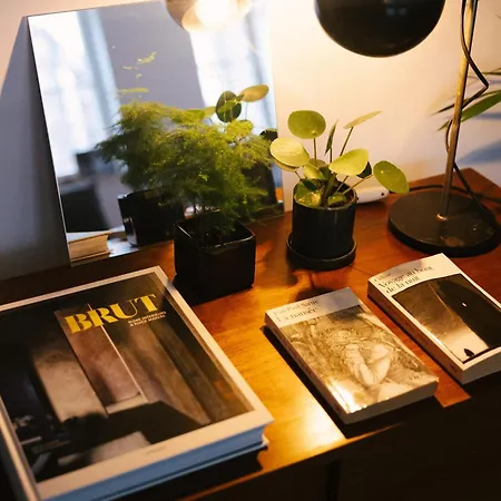 A Place - Boutique & Flats - Leeuwenstraat 20 *
