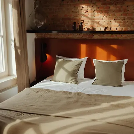 A Place - Boutique & Flats - Leeuwenstraat 20