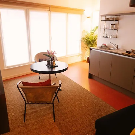 A Place - Boutique & Flats - Leeuwenstraat 20 * アントウェルペン