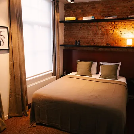 A Place - Boutique & Flats - Leeuwenstraat 20