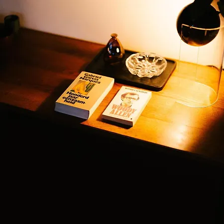 A Place - Boutique & Flats - Leeuwenstraat 20 * アントウェルペン