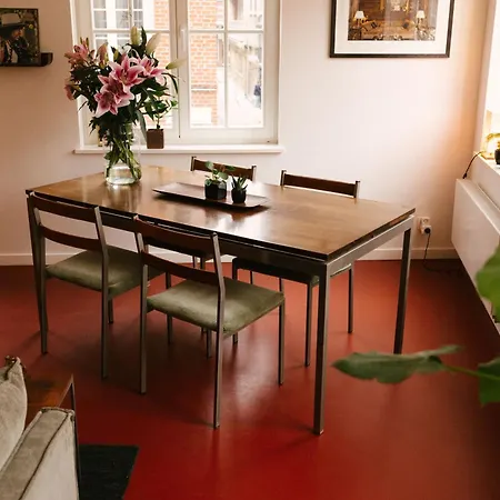 A Place - Boutique & Flats - Leeuwenstraat 20 * アントウェルペン