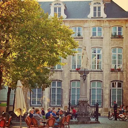 A Place - Boutique & Flats - Leeuwenstraat 20 * アントウェルペン